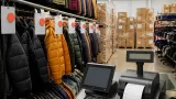 Un malus sur l’ultra fast‑fashion en vigueur : combien pèse la taxe sur une veste ?