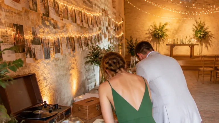 Mariages 2027 : la tendance du « narrative wedding » met l’histoire du couple au cœur de la cérémonie