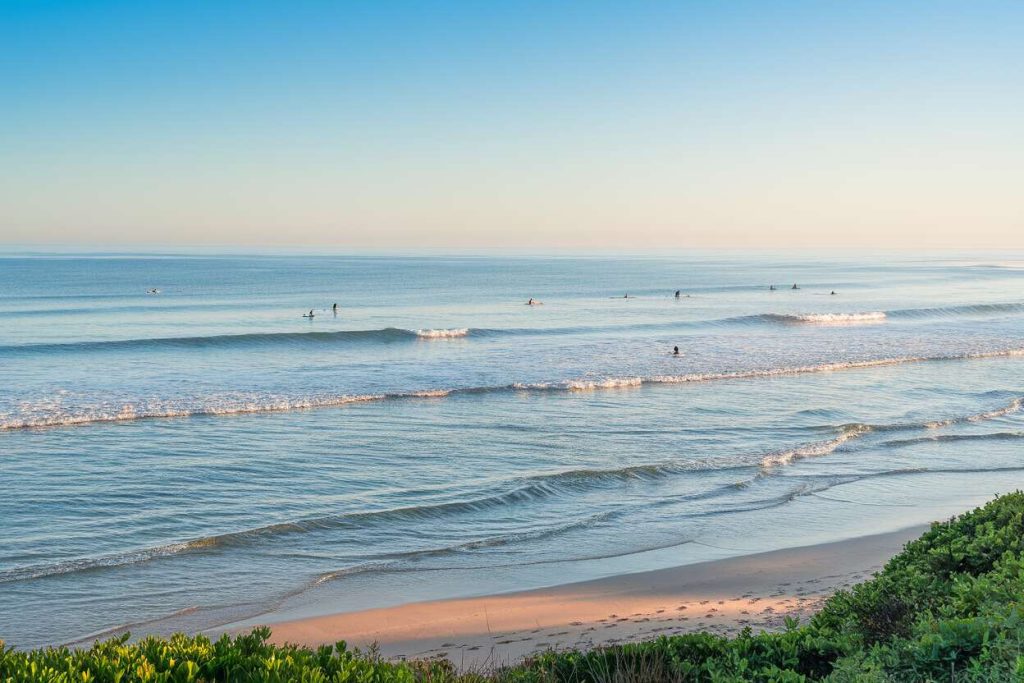 ce spot de surf à découvrir loin de la foule, pour les passionnés de glisse