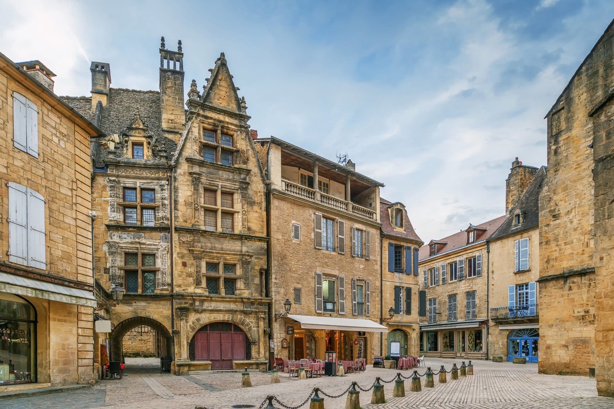 Ce village médiéval du Périgord, classé à l'UNESCO, est une merveille à explorer en 2025