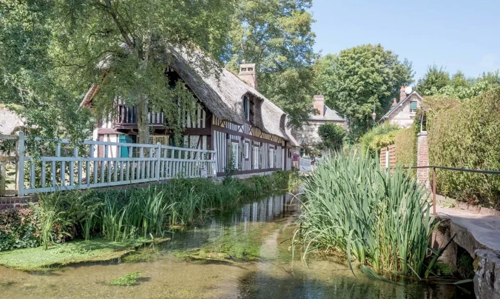 Ce village normand est une carte postale vivante