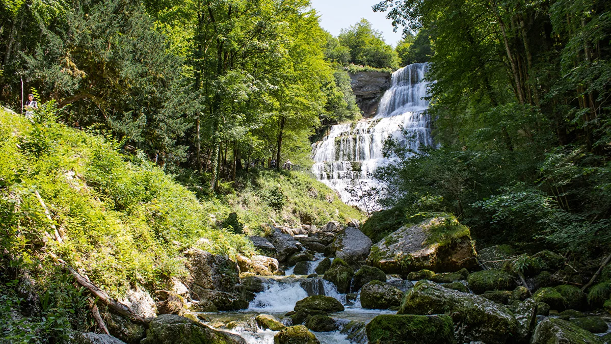 Cette cascade méconnue offre 7 sauts spectaculaires en une randonnée