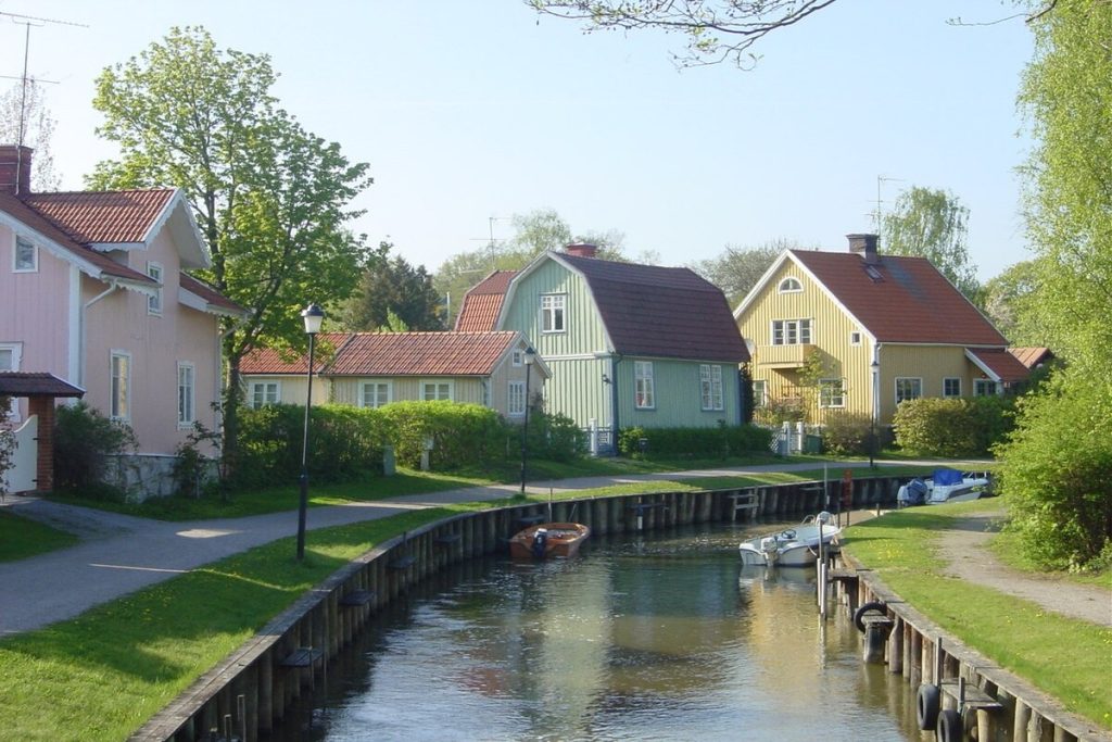la venise du nord que personne ne cite jamais cette petite ville suédoise est un dédale de canaux au charme incroyable