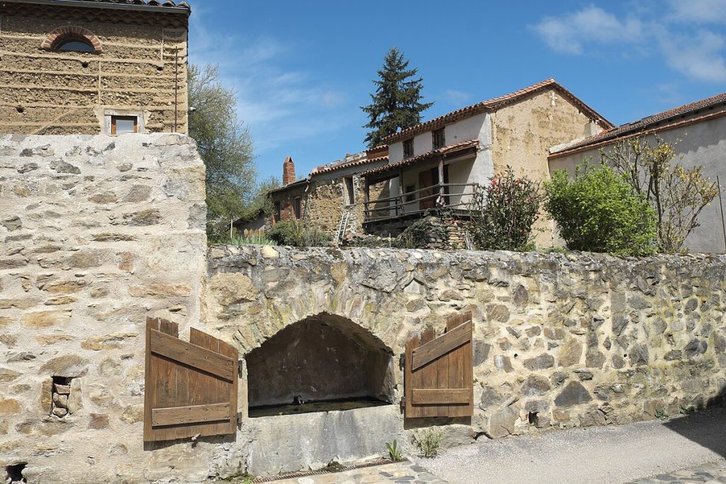 La Haute-Loire abrite un plus beau village de France monastique, un havre de paix intemporel 