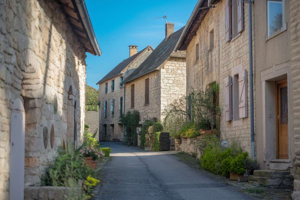 Le Cantal cache un plus beau village de France authentique, un village de caractère en Auvergne (Marcolès)