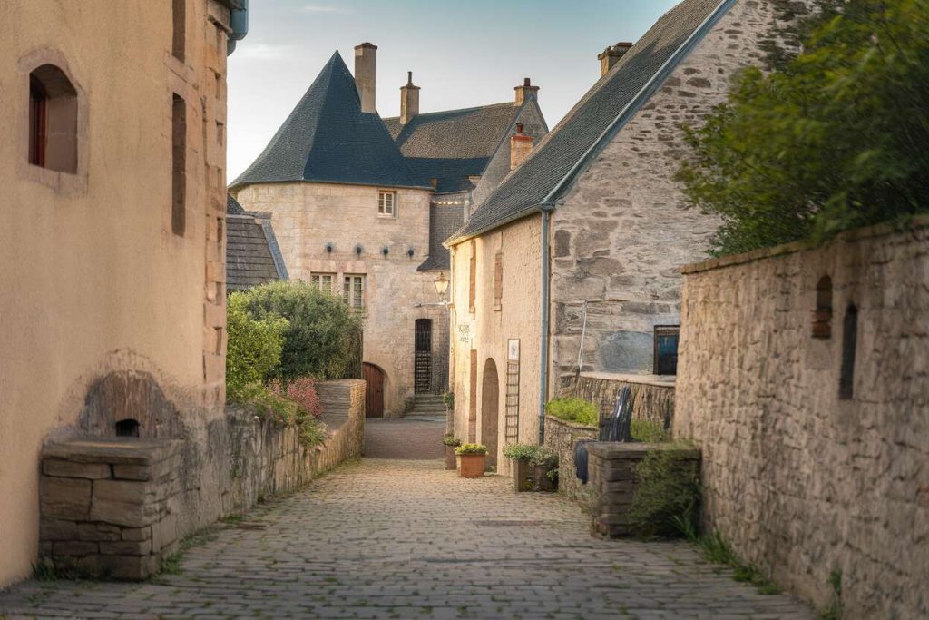 Le Gers abrite ce plus beau village de France fortifié, le plus petit de France, une vraie curiosité (Larressingle)