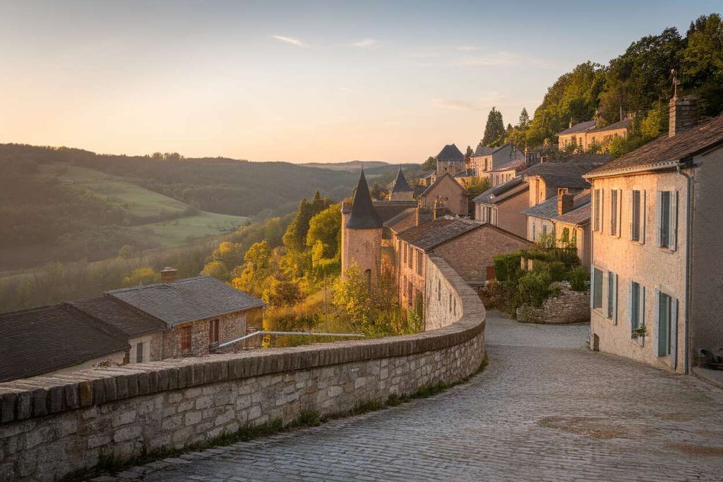 La Drôme abrite un plus beau village de France perché, offrant une vue incroyable sur la vallée du Rhône (Mirmande)
