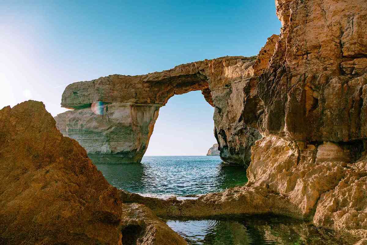incroyable cette île maltaise offre des fonds marins parmi les plus beaux de méditerranée, un secret pour les plongeurs