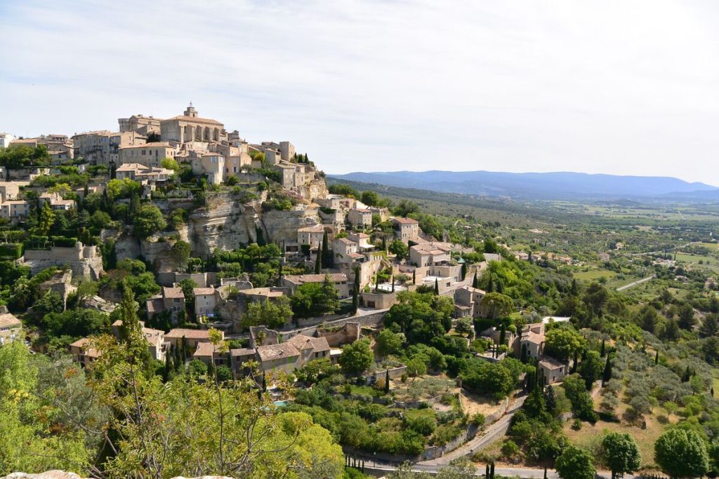 Au cœur du Vaucluse, ce village est sans conteste un des plus beaux de France, icône de la Provence