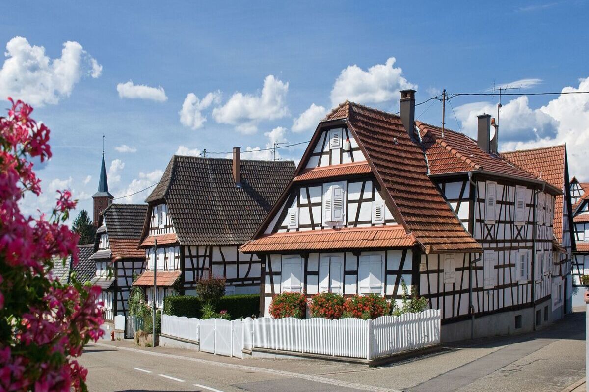 Le Bas-Rhin révèle un plus beau village de France aux maisons à colombages, un lieu enchanteur