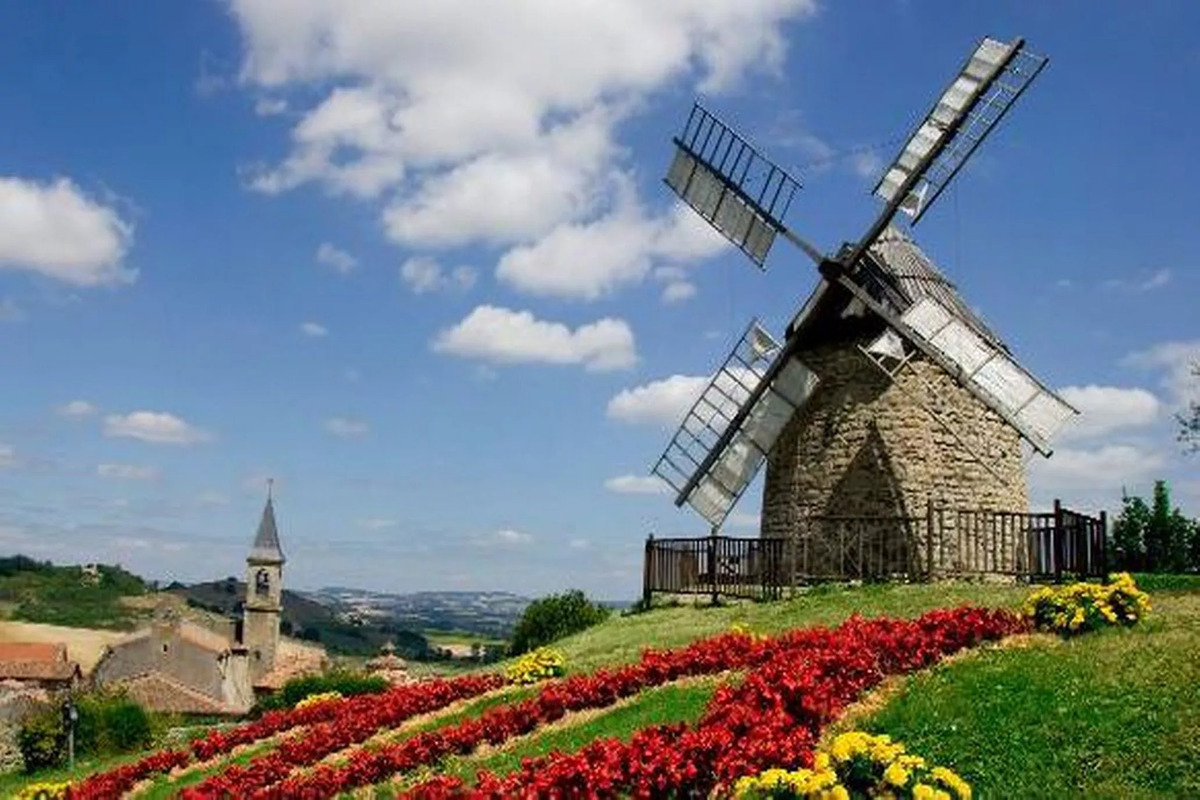 Le Tarn célèbre son ail rose : découvrez ce plus beau village de France à l’ambiance festive