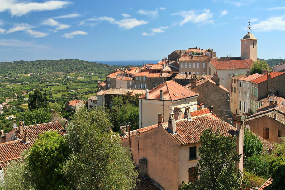 Oubliez Saint-Tropez : ce village varois secret est le nouveau refuge des initiés
