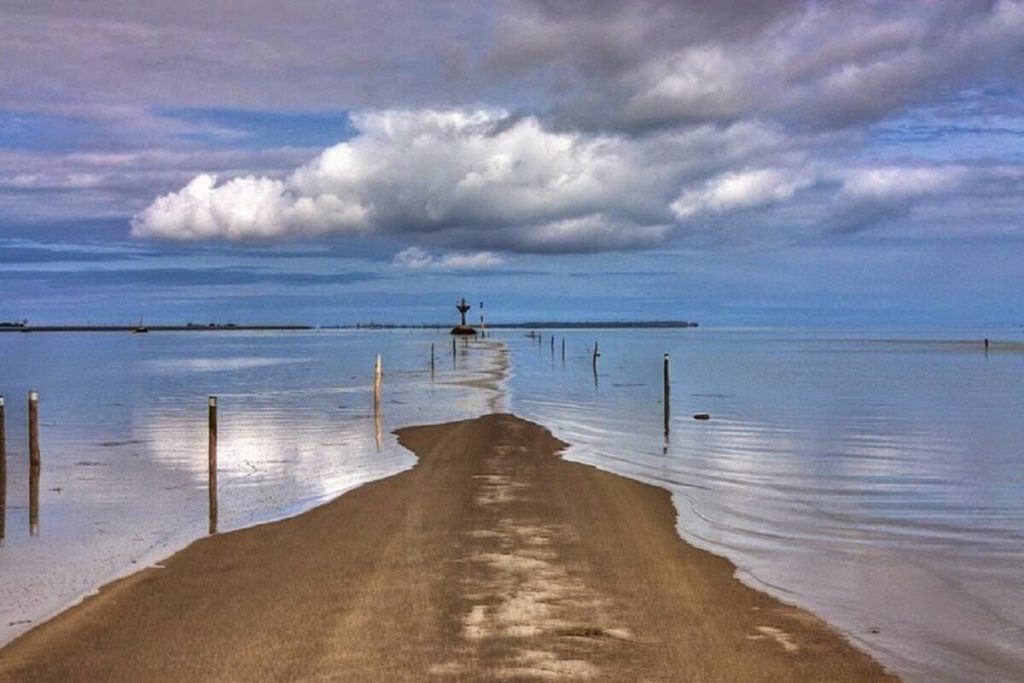 Cette île de Loire-Atlantique est la seule de France à posséder une route qui disparaît à marée haute