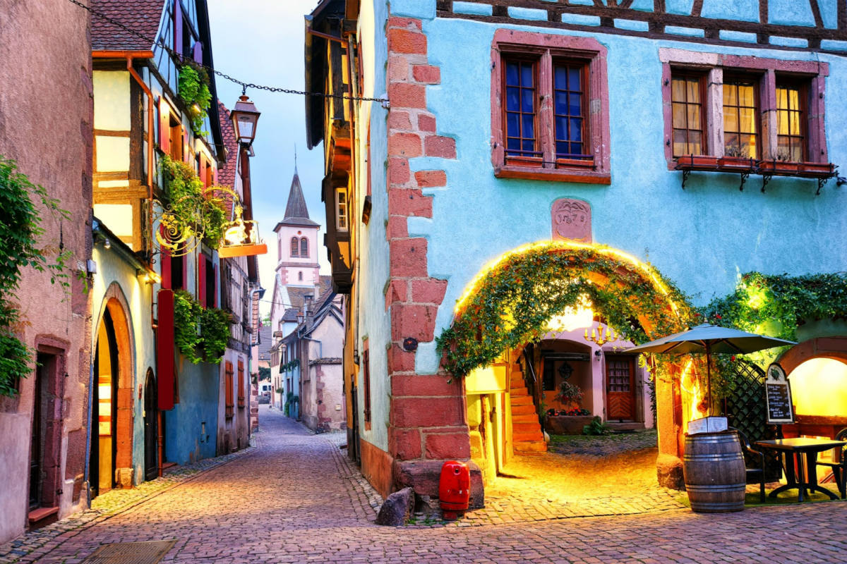 L’Alsace vous ouvre les portes de ce plus beau village de France viticole, aux maisons colorées