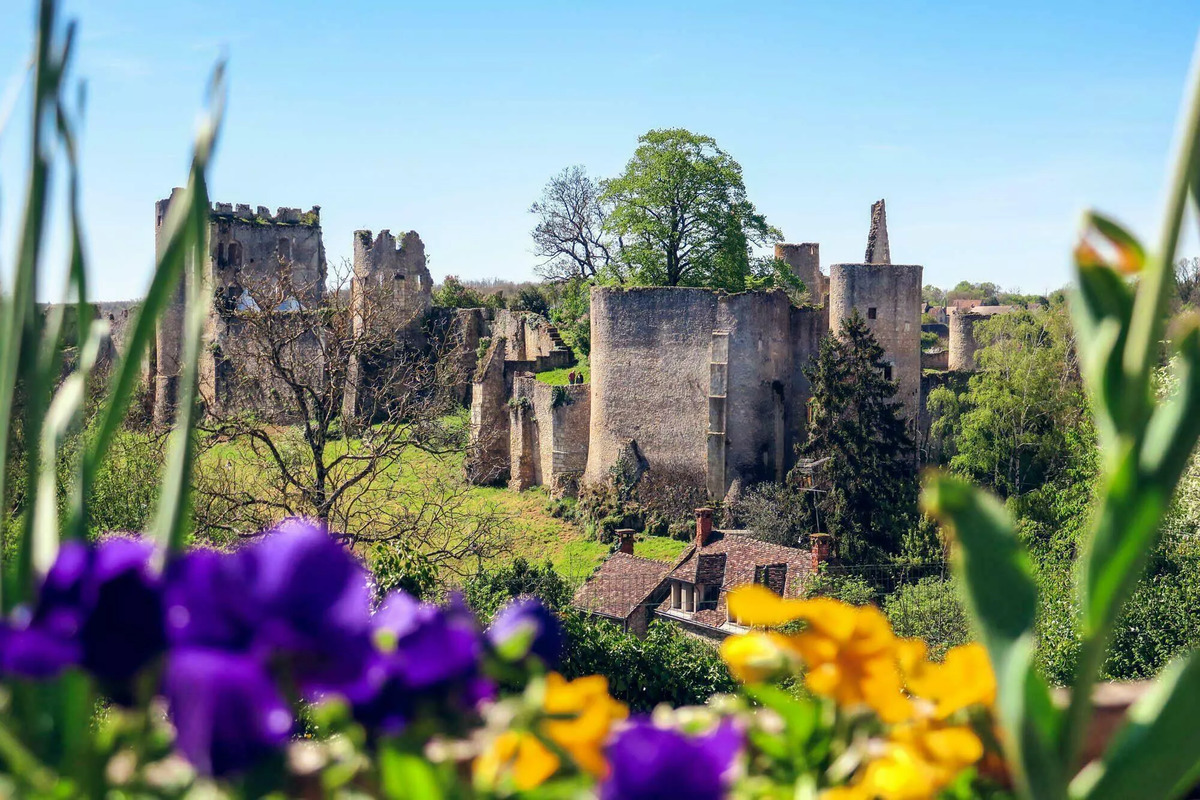 La Vienne abrite une perle médiévale : un des plus beaux villages de France à découvrir absolument
