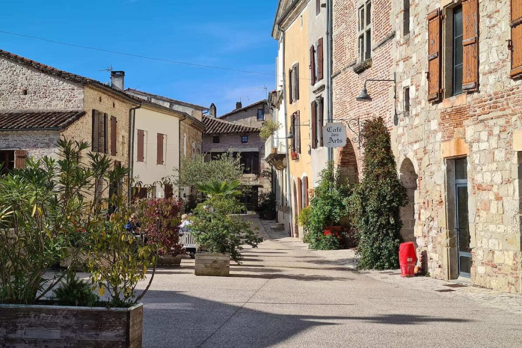 Le Lot-et-Garonne révèle ce plus beau village de France perché, une vue imprenable sur la vallée 