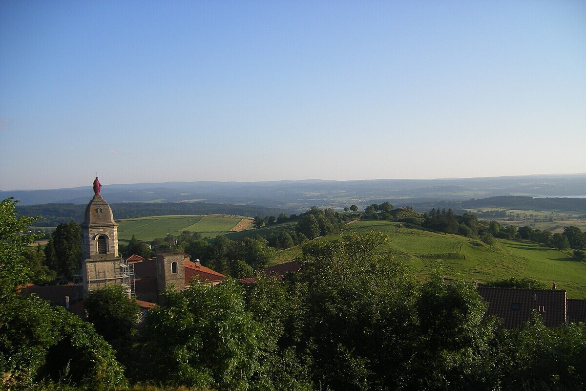 Ce village de Haute-Loire, un des plus beaux de France, est une étape authentique en montagne