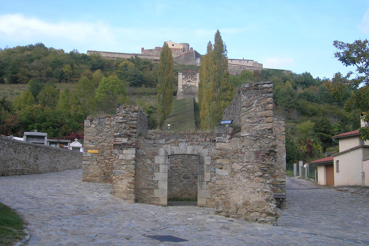 Ce village des Pyrénées-Orientales est un des plus beaux de France, une cité fortifiée unique