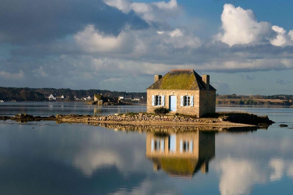 Les pêcheurs locaux vous le diront : ce petit port breton est le meilleur spot pour la pêche à pied