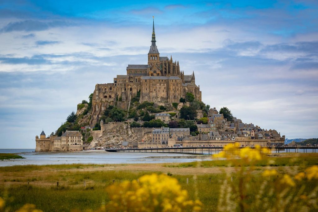 Personne ne le sait, mais le Mont Saint-Michel possède une crypte secrète, rarement ouverte au public