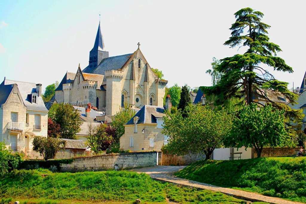Au bord de la Loire, ce plus beau village de France d&rsquo;Indre-et-Loire est une escale de charme