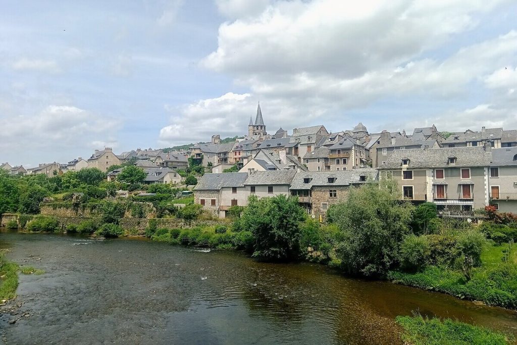 L’Aveyron révèle ce plus beau village de France médiéval, avec sa « tour de la dévotion »