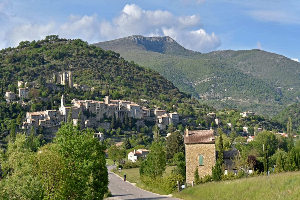 La Drôme Provençale abrite un plus beau village de France réputé pour ses thermes