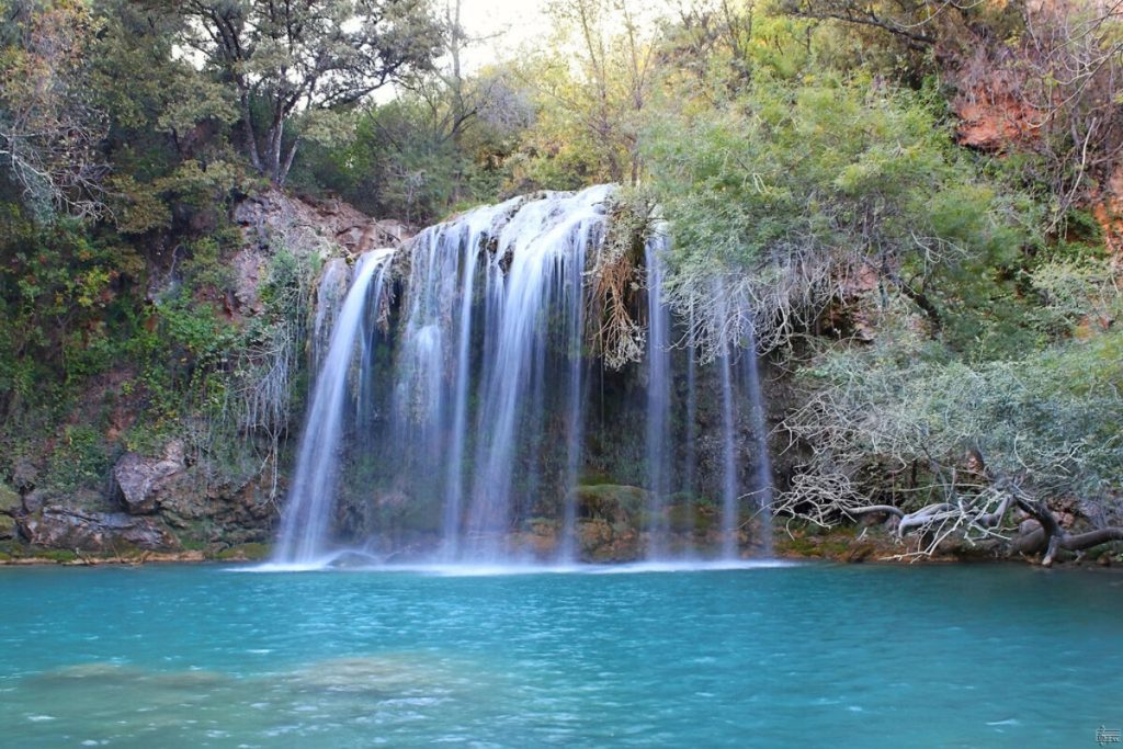 Le Var révèle ce plus beau village de France et sa cascade qui coule en plein cœur du village 