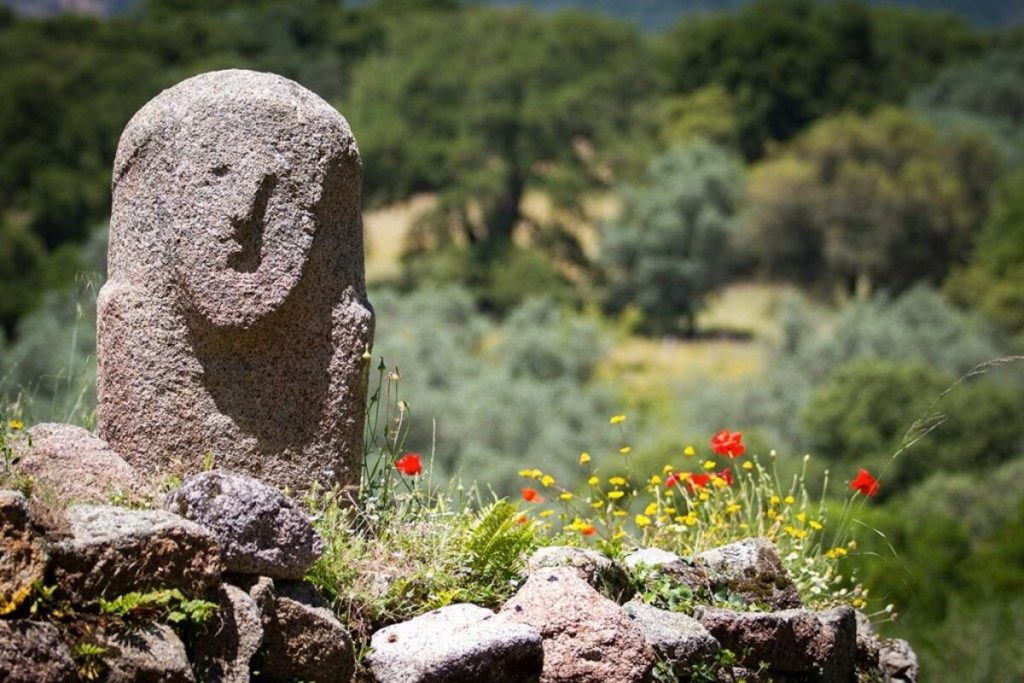 Ce village corse cache des statues-menhirs, témoins mystérieux d&rsquo;une civilisation préhistorique