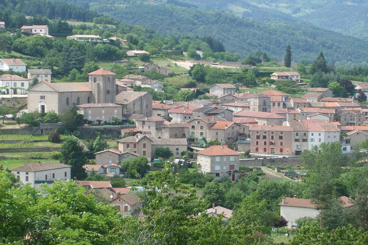 L’Ardèche cache ce plus beau village de France et sa fête de la châtaigne, un trésor gourmand de l’automne (Désaignes)