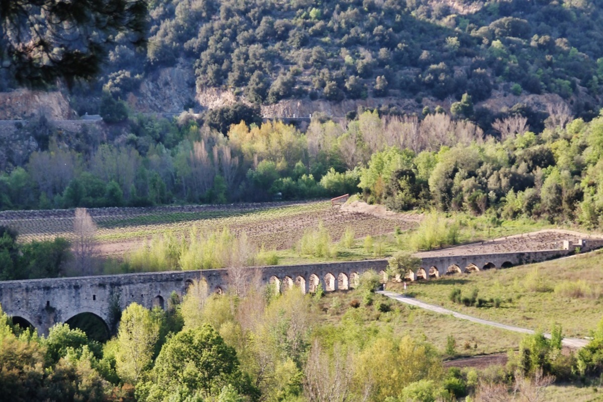 Oubliez le Pont du Gard : cet aqueduc romain moins connu est une merveille d’ingénierie en pleine nature (Aqueduc de l’Ansignan)