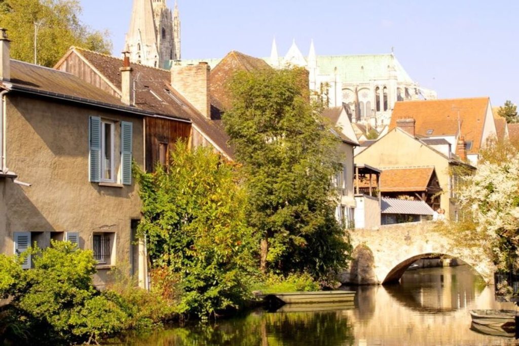 À moins de 2h de Paris, découvrez la « petite Venise » de la Beauce, un réseau de canaux au cœur de la ville (Chartres)