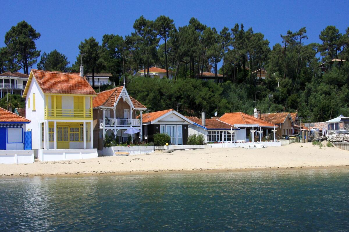 À 1h de bordeaux, le bassin d'arcachon révèle son vrai visage en automne, la saison secrète des amateurs d'huîtres