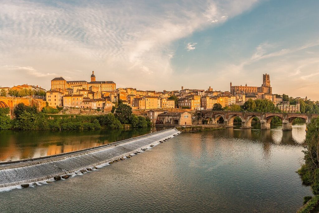 À 1h de toulouse, cette cité épiscopale est un chef d'œuvre de brique rouge classé à l'unesco