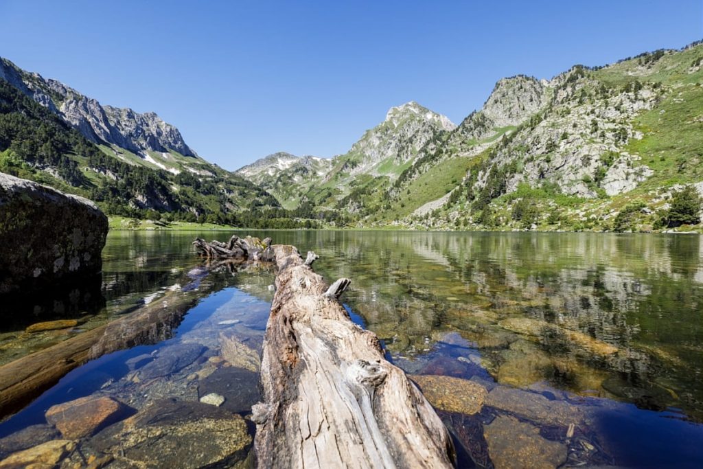 À 2h de toulouse, les pyrénées ariégeoises sont un terrain de jeu infini pour les amoureux de nature