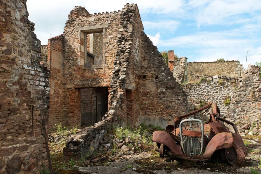 la haute vienne cache ce plus beau village de france, un lieu de mémoire poignant et nécessaire