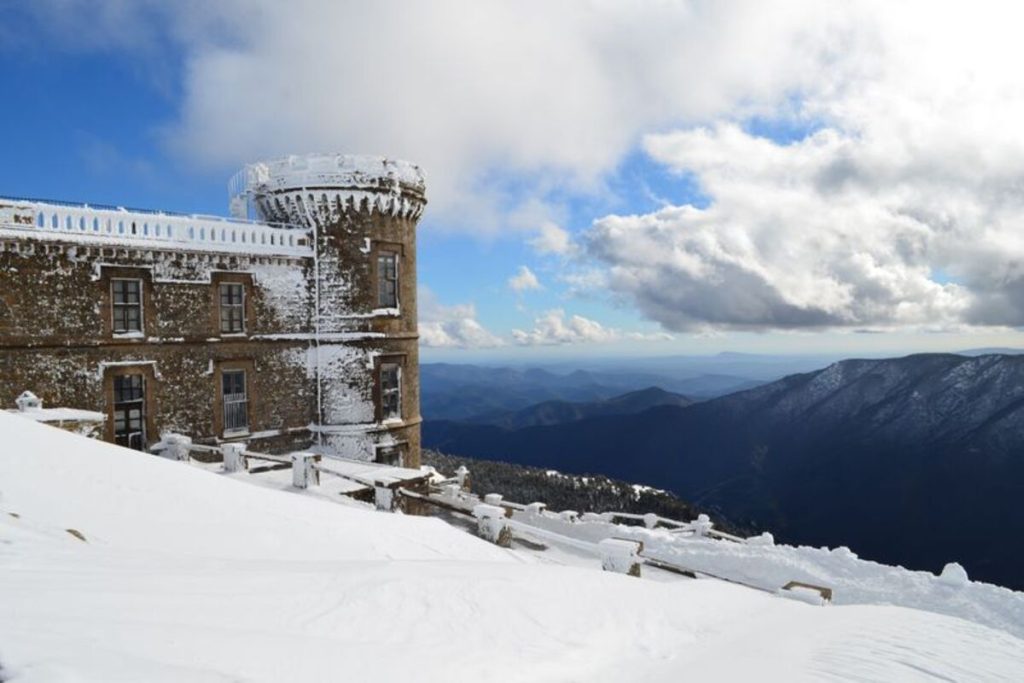 oubliez le mont blanc le mont aigoual offre un panorama sur 14 de la france, des alpes aux pyrénées
