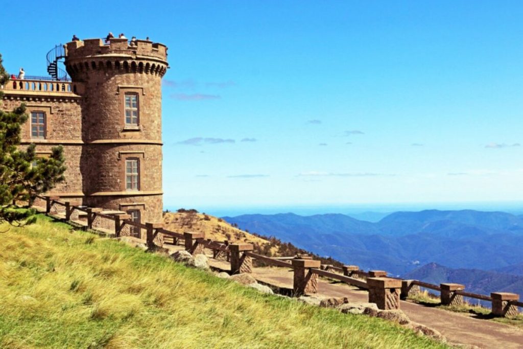 oubliez le mont blanc le mont aigoual offre un panorama sur 14 de la france, des alpes aux pyrénées
