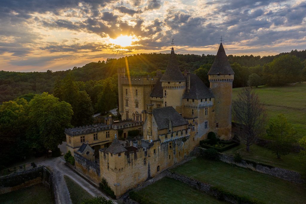 oubliez les châteaux de la loire le périgord est la véritable terre des 1001 châteaux