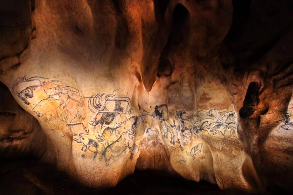 oubliez les grottes de lascaux la grotte chauvet est le chef d'œuvre originel de l'art préhistorique