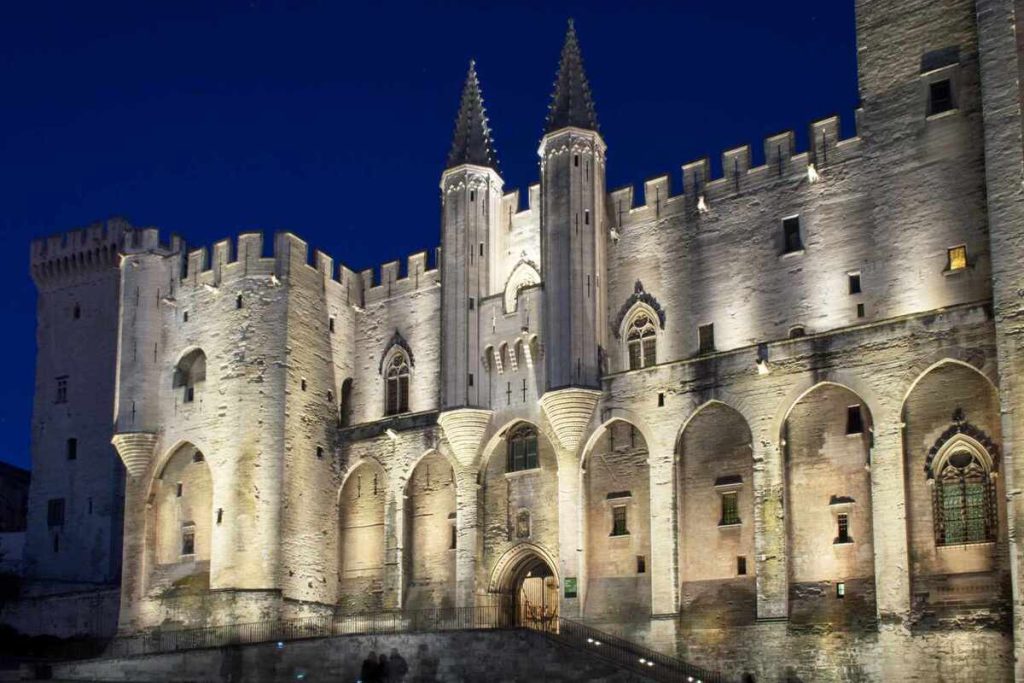 Découvrez le palais où les Papes ont vécu pendant plus d&rsquo;un siècle, loin de Rome 