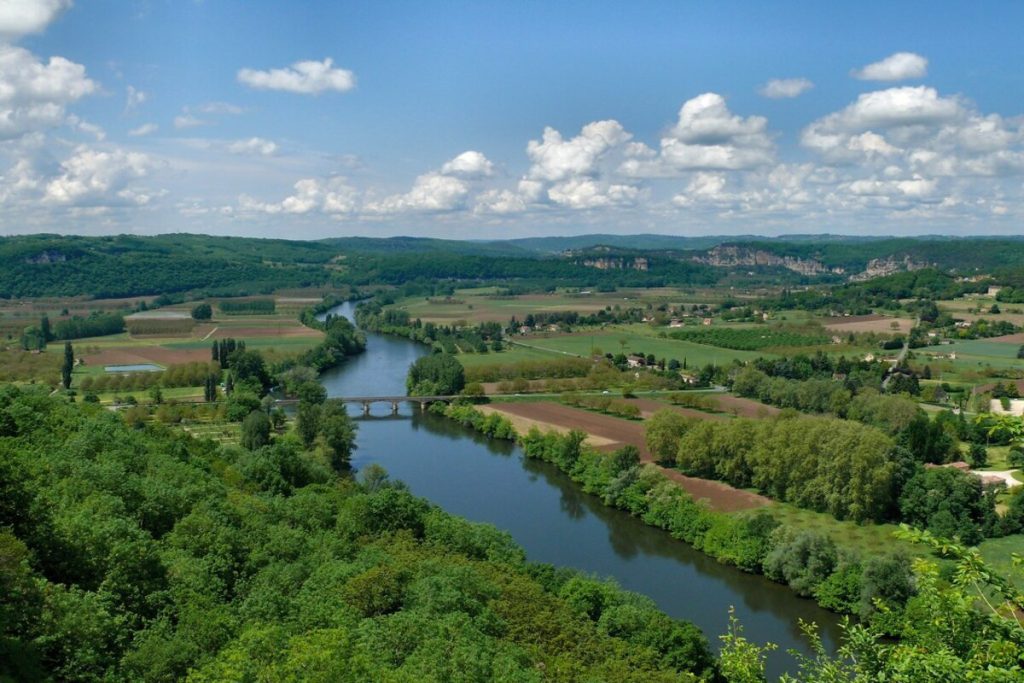 Descendez la Dordogne en canoë et admirez 5 des Plus Beaux Villages de France depuis la rivière 