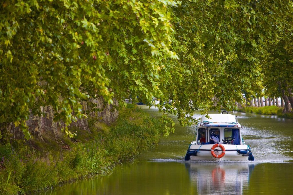 Le Canal du Midi en péniche : le guide pour une semaine de vacances au fil de l&rsquo;eau