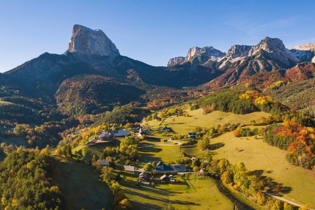 Le seul endroit en France où l&rsquo;on peut faire une balade en chiens de traîneau, même en été