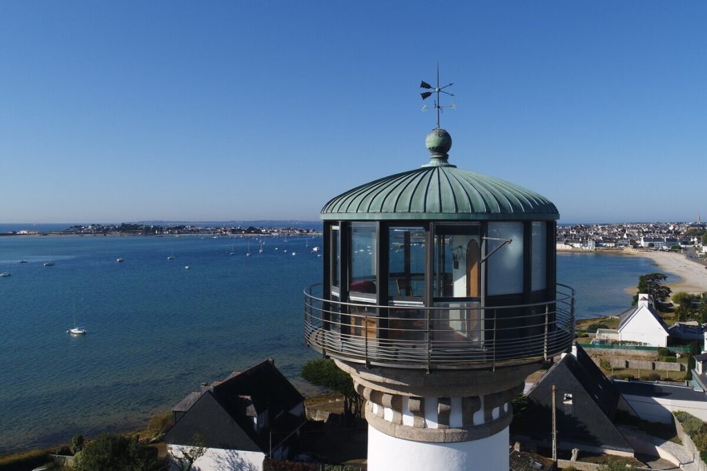 Une nuit dans un phare en pleine mer : l&rsquo;expérience la plus insolite de Bretagne 