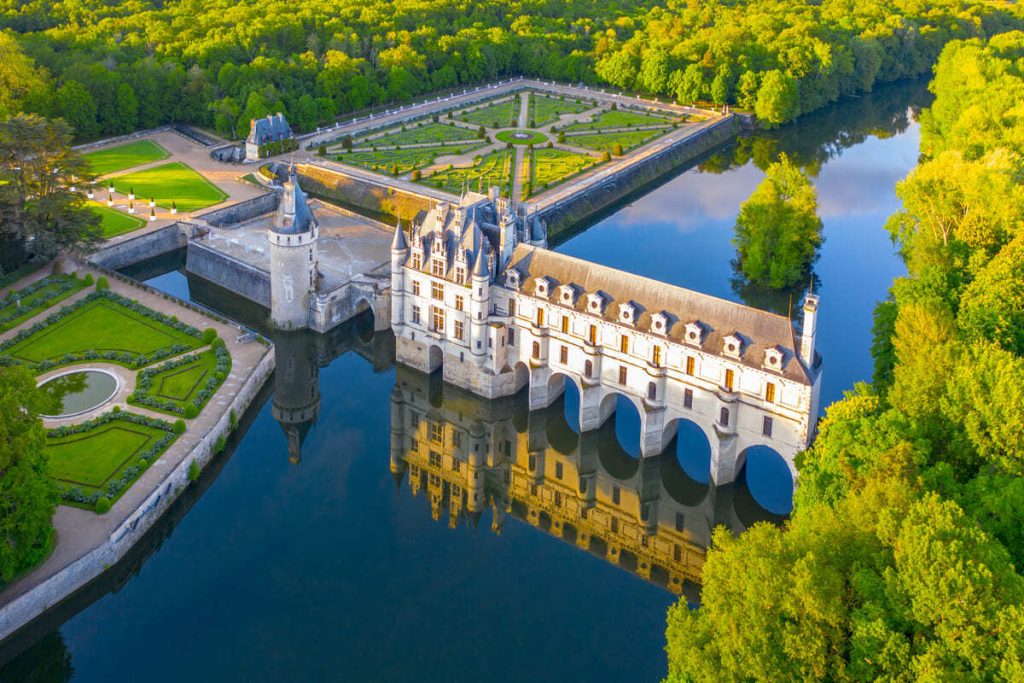 Le survol des châteaux de la Loire en montgolfière : l&rsquo;expérience magique d&rsquo;une vie 