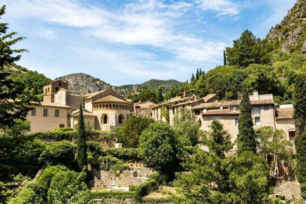 Le saviez-vous ? Ce plus beau village de France du Gard abrite un pont légendaire construit par le diable 