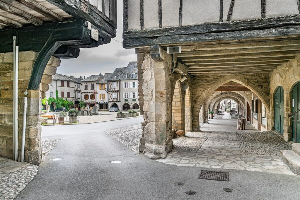 L’Aveyron vous invite dans ce plus beau village de France et son marché aux champignons, un délice d’automne 