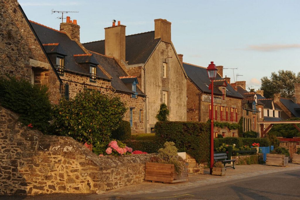 Le secret de ce plus beau village de France en Bretagne : un port si protégé qu’on l’appelle « la chambre » 