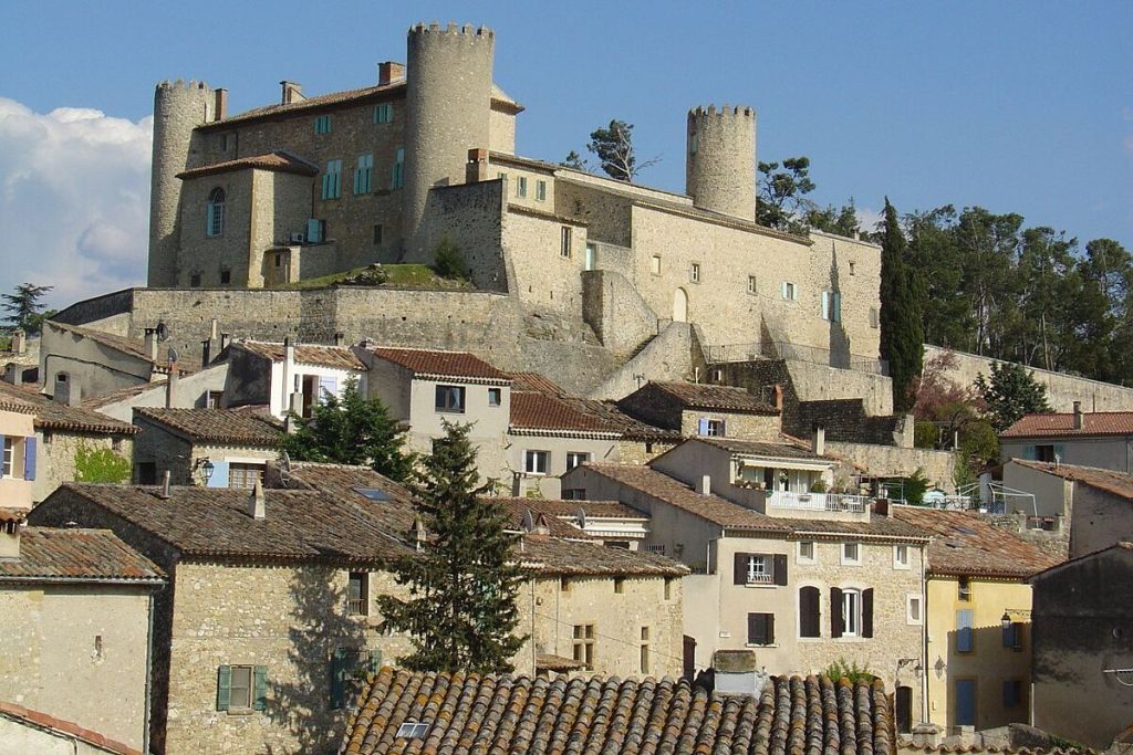 Ce village à proximité du Haut Var est si authentique qu&rsquo;il a servi de décor à Jean de Florette 